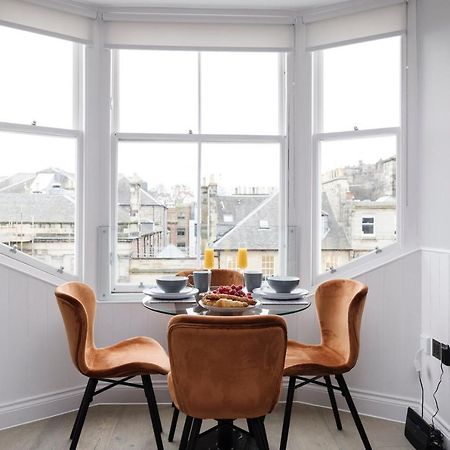 Altido Gorgeous Flat Overlooking Edinburgh Castle Exterior photo